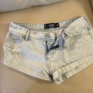 Light jean color shorts hollister short-shorts. Size 9 w29 low rise
